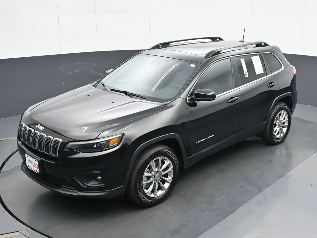 Used 2022 Black Jeep Latitude Lux image 17