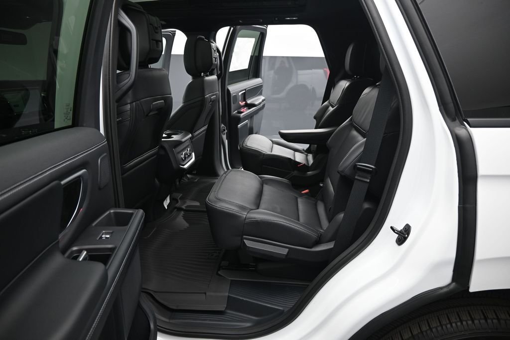 New 2026 Oxford White Ford Platinum image 20