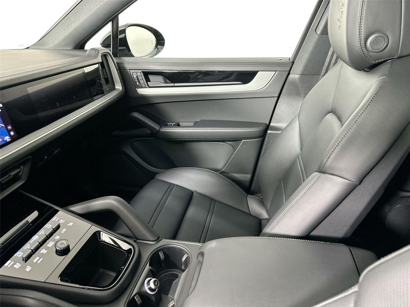 Certified Used 2025 Chromite Black Metallic Porsche S E-Hybrid Coupé image 30