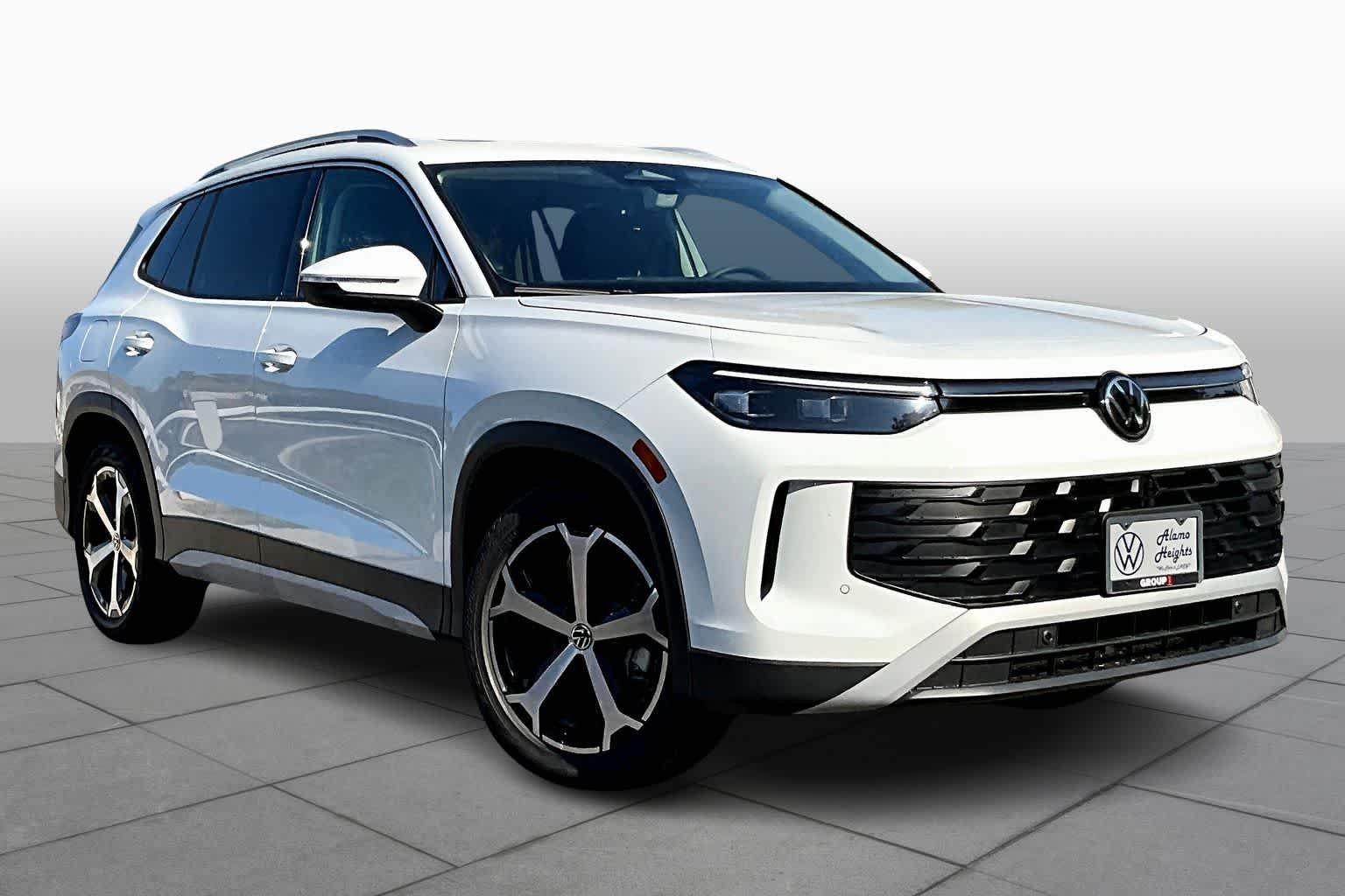 New 2026 Pure White Volkswagen 2.0T SE image 2