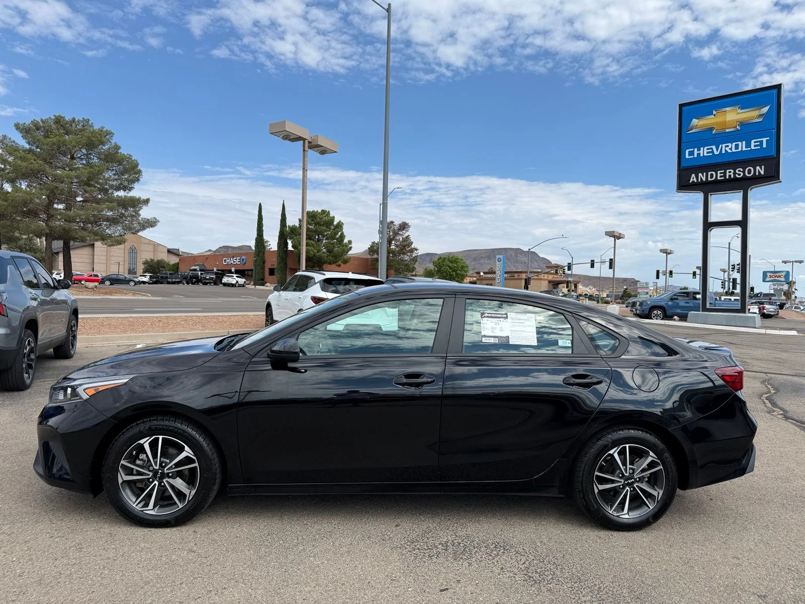 2023 Kia Forte LXS - Photo 10