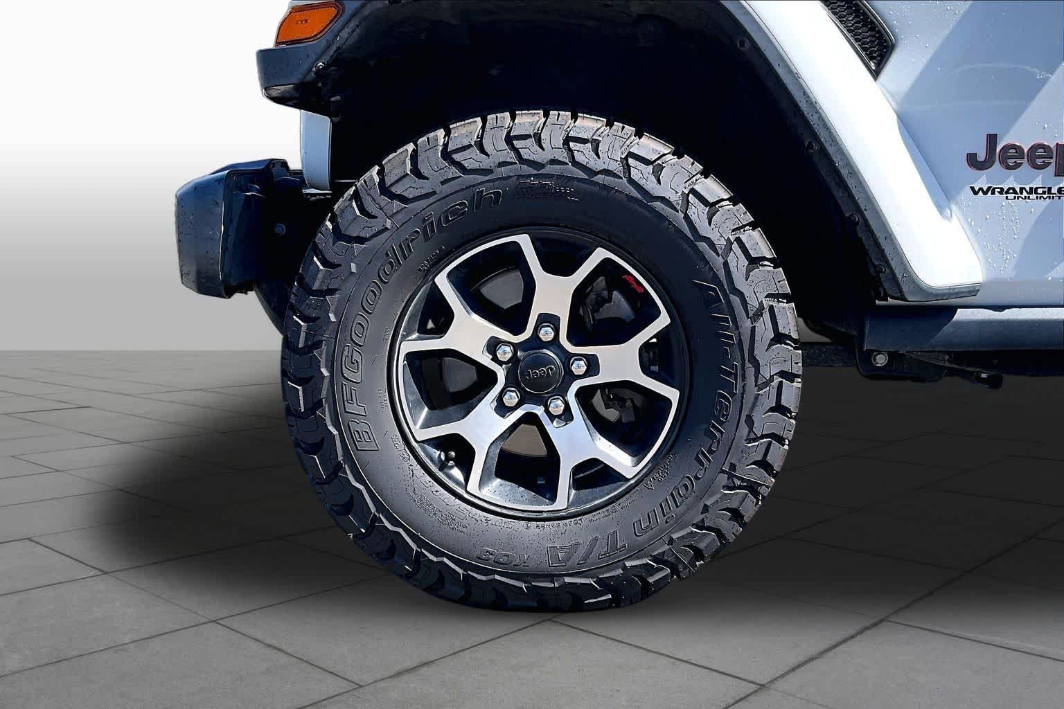 Used 2021 Bright White Clearcoat Jeep Unlimited Rubicon image 10