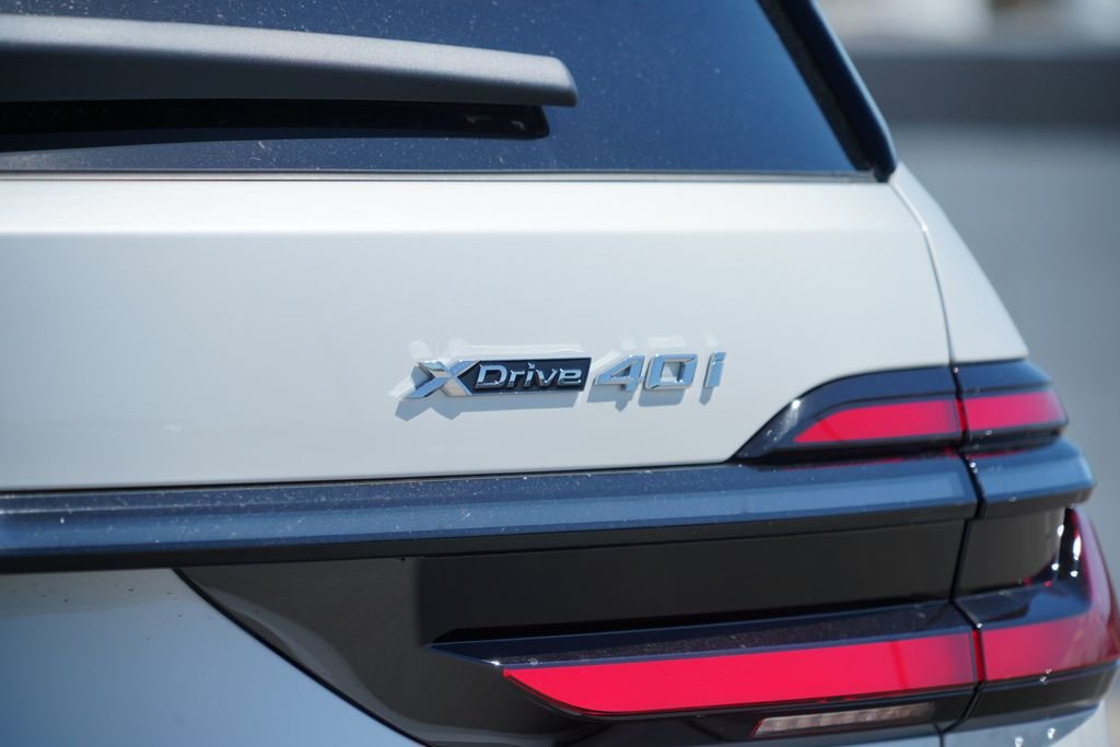 New 2027 Mineral White Metallic BMW xDrive40i image 8