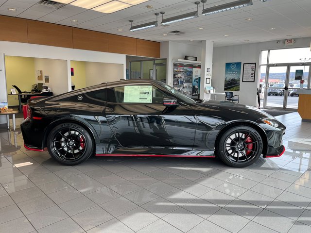2025 Nissan Z NISMO - Photo 7