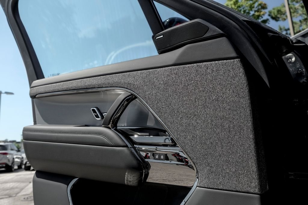 New 2026 Varesine Blue Land Rover Dynamic SE image 11