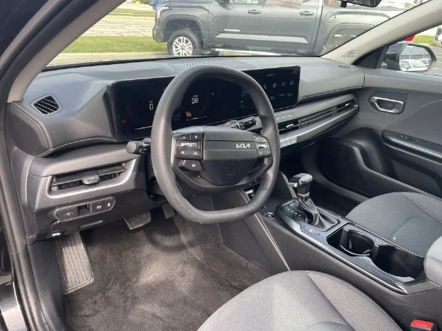 2025 Kia K4 LXS - Photo 18