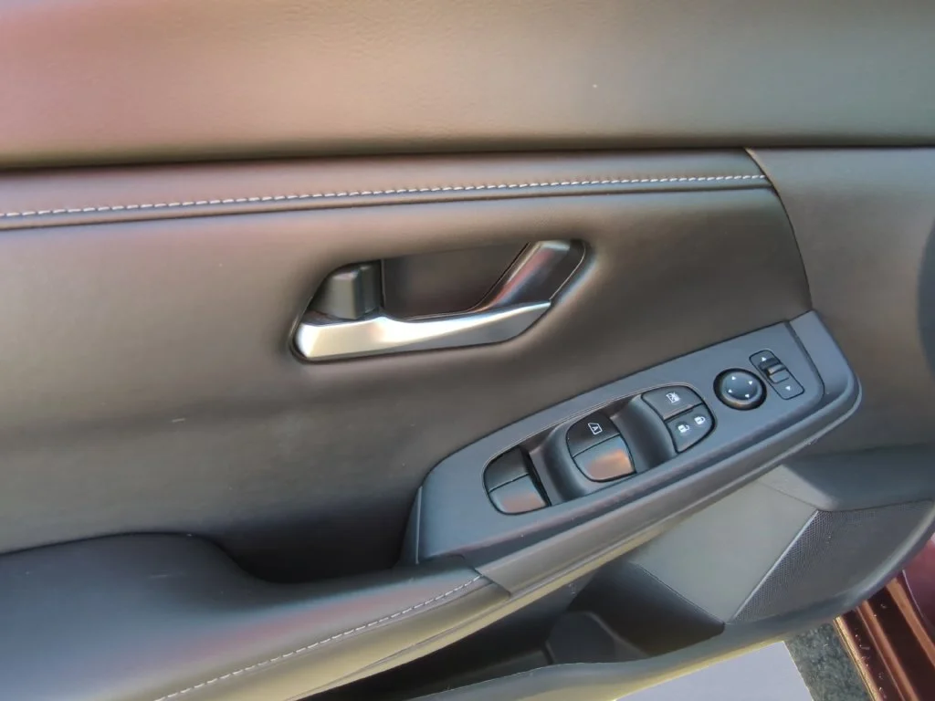 Used 2025 Red Nissan SV image 9