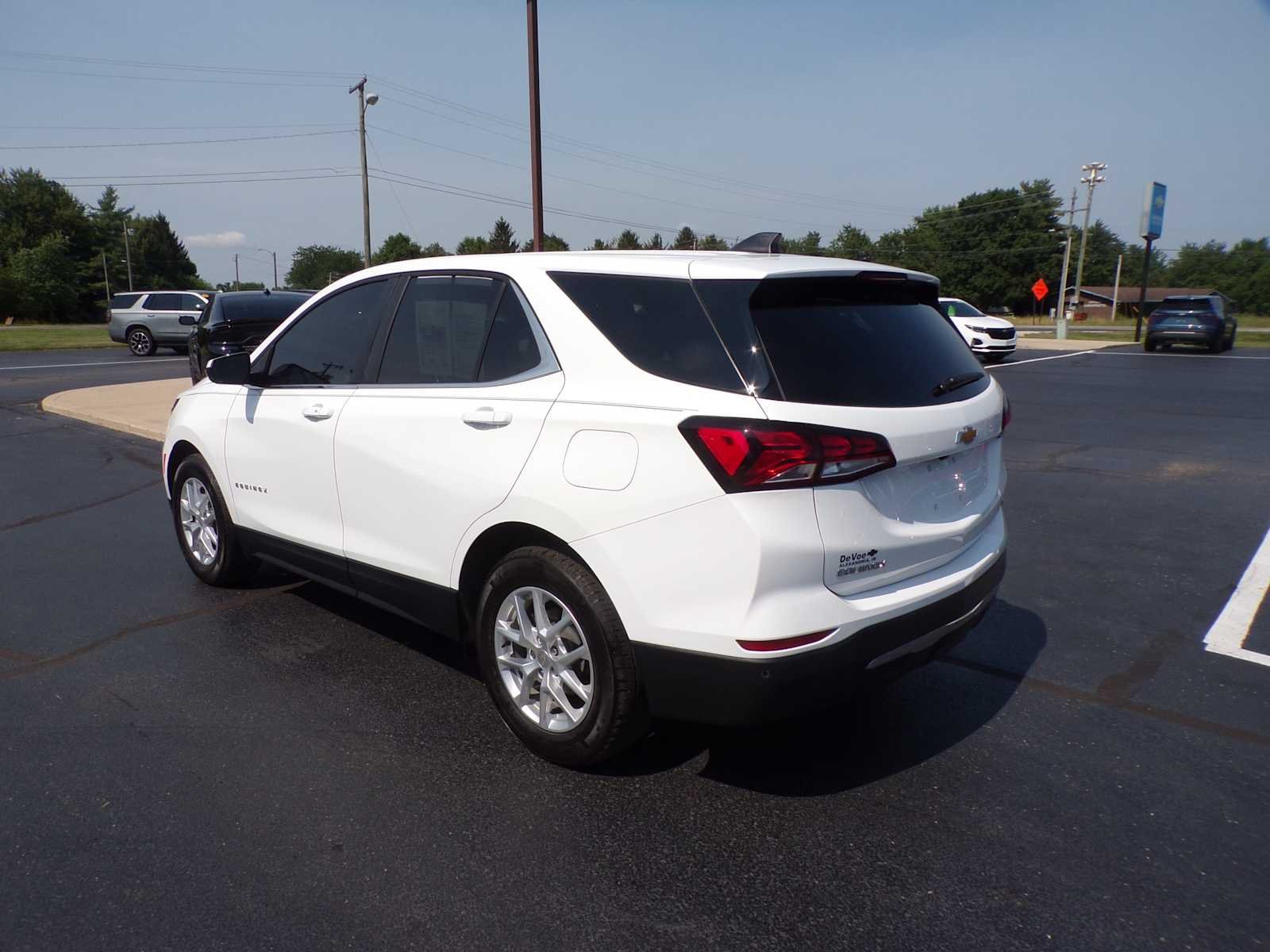 Used 2024 Summit White Chevrolet LT image 5