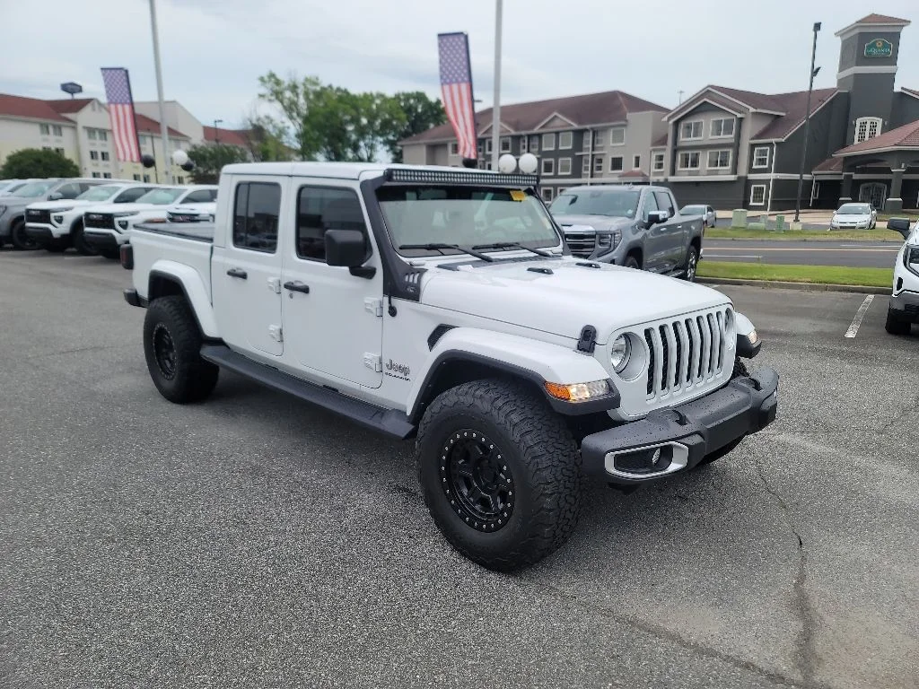 2023 Jeep Gladiator Overland's photo