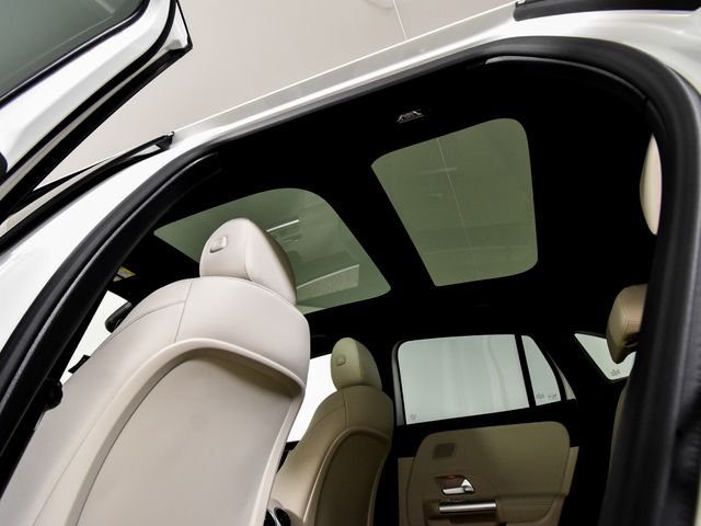 New 2026 Polar White Mercedes-Benz GLA 250 image 38