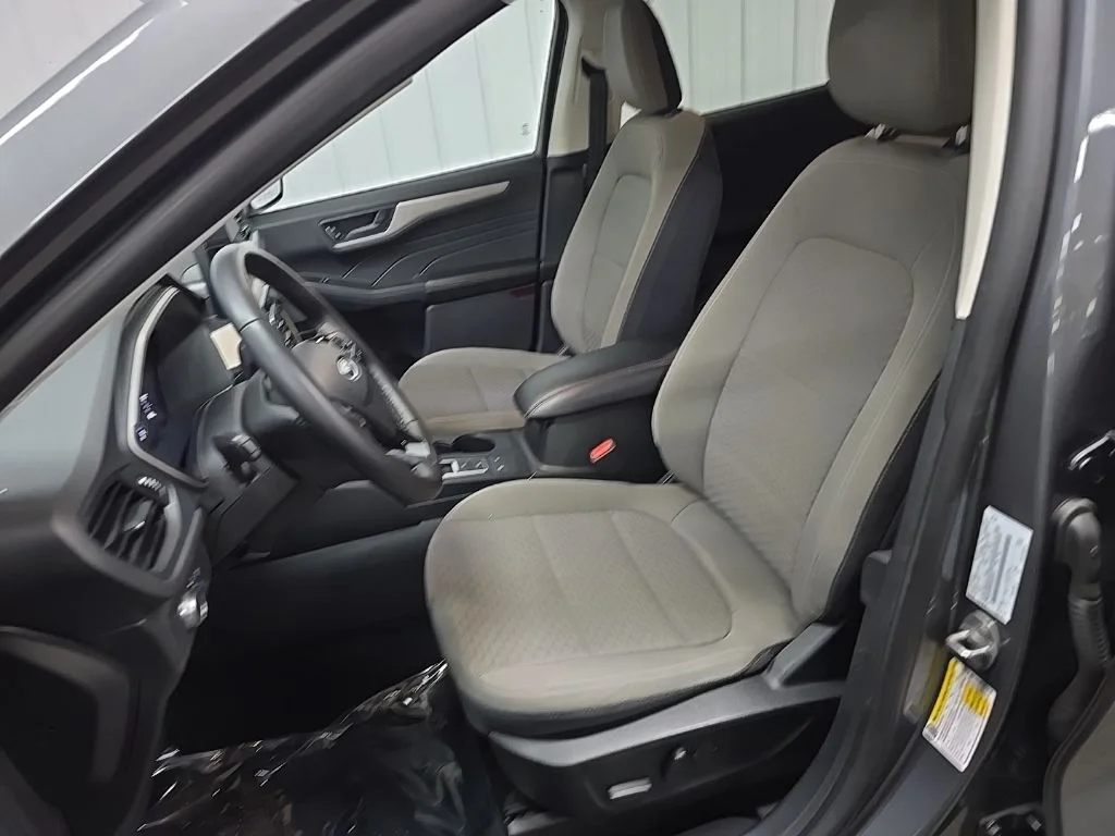 Used 2022 Gray Metallic Ford SE image 33