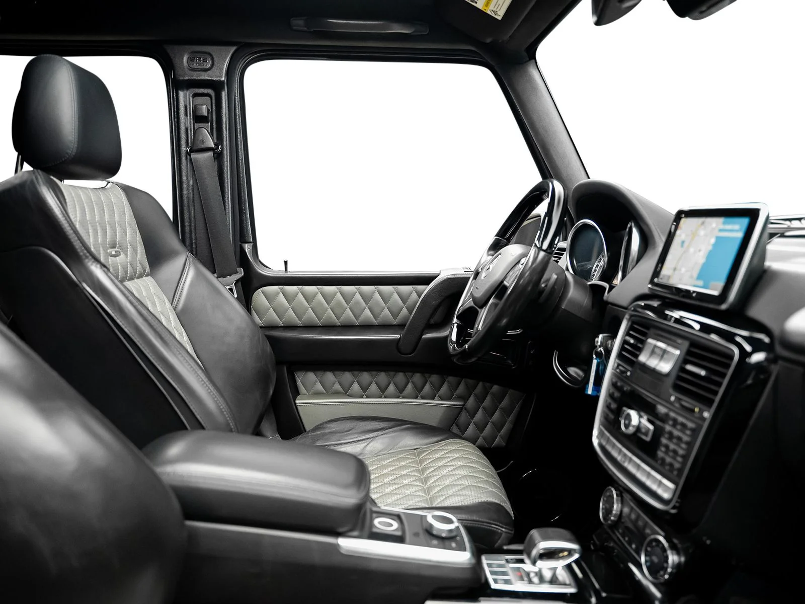 Used 2015 Silver Mercedes-Benz G 63 AMG® image 63
