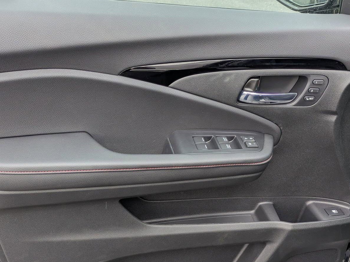 New 2026 Sonic Gray Pearl Honda Black Edition image 13