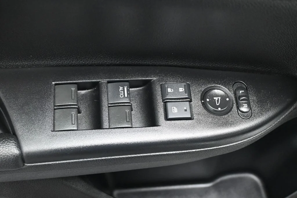 Used 2013  Honda Sport image 11