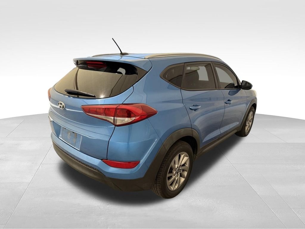 Used 2016 Caribbean Blue Hyundai SE image 5