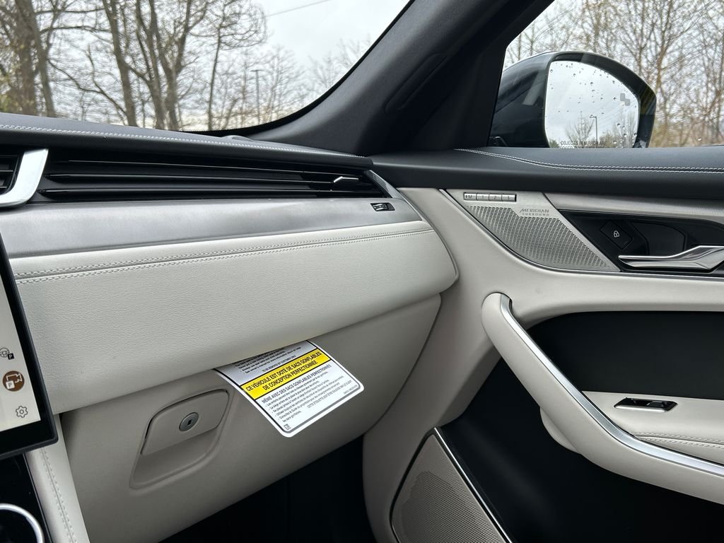 2026 Jaguar F-Pace R-Dynamic S - Photo 19