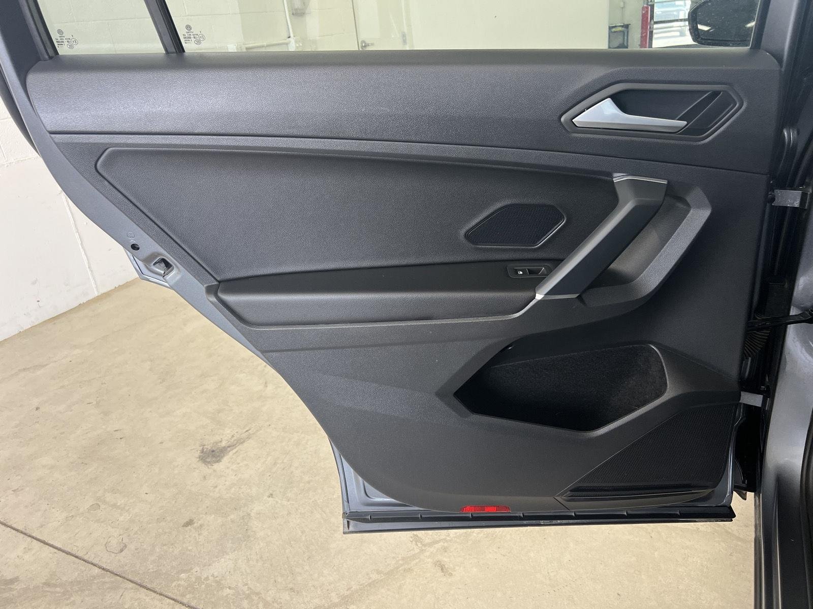 Used 2020 Platinum Gray Metallic Volkswagen SEL image 23