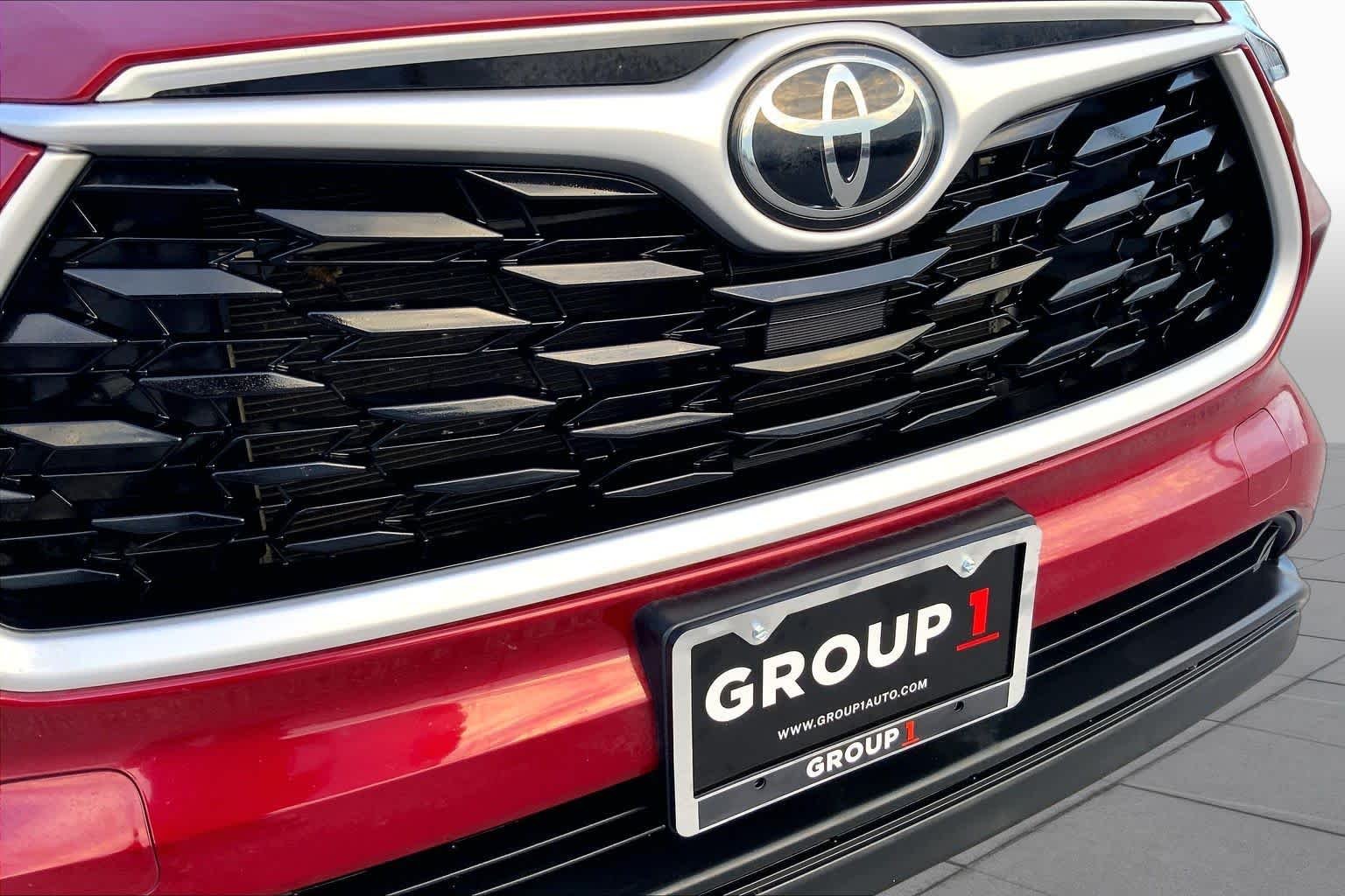Used 2022 Ruby Flare Pearl Toyota LE image 29