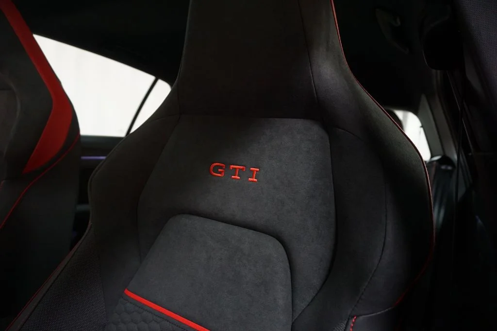 New 2026 Black Volkswagen 2.0T SE image 11