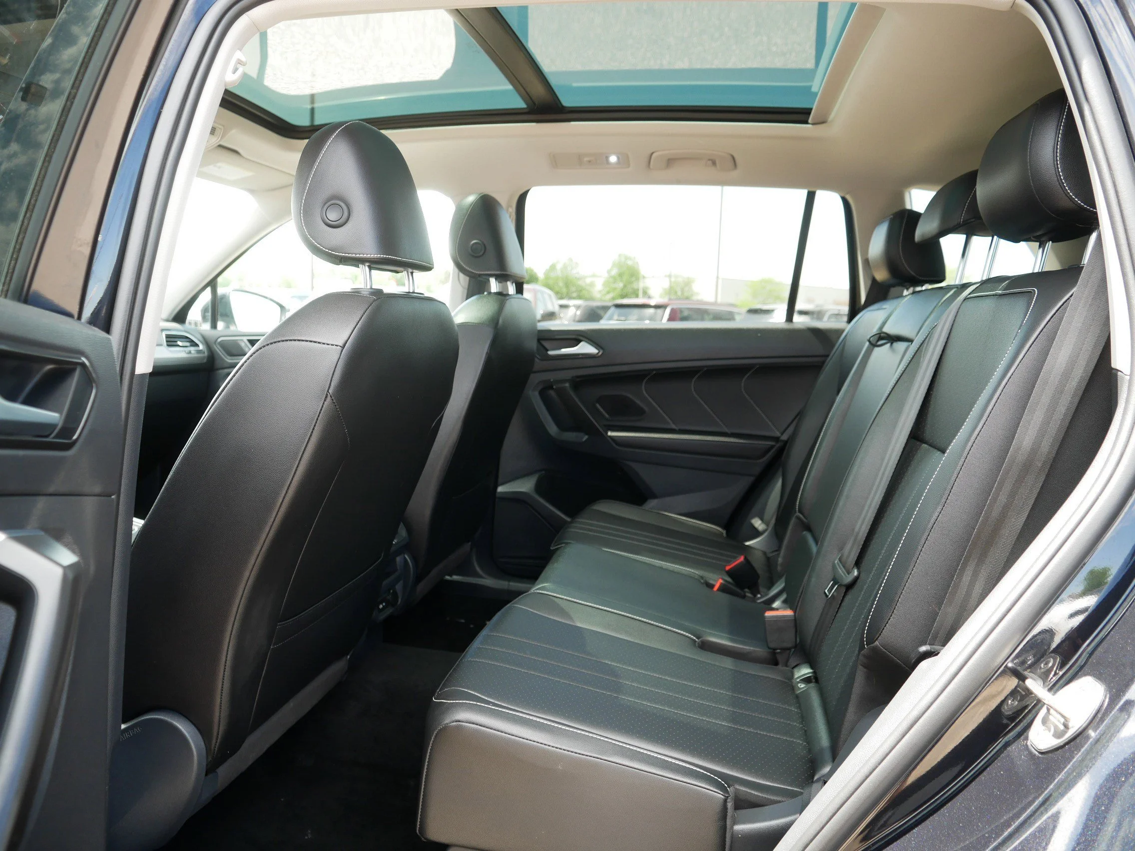 Used 2022 Deep Black Pearl Volkswagen SE image 33
