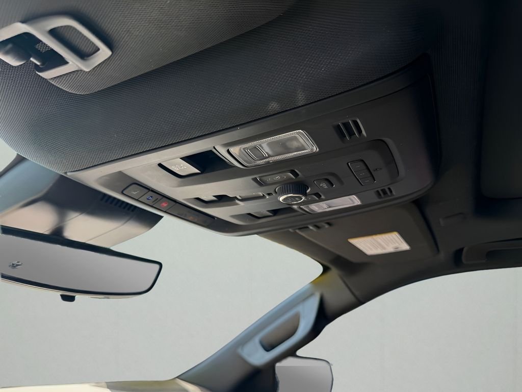 Used 2023 Iridescent Pearl Tricoat Chevrolet Premier image 31