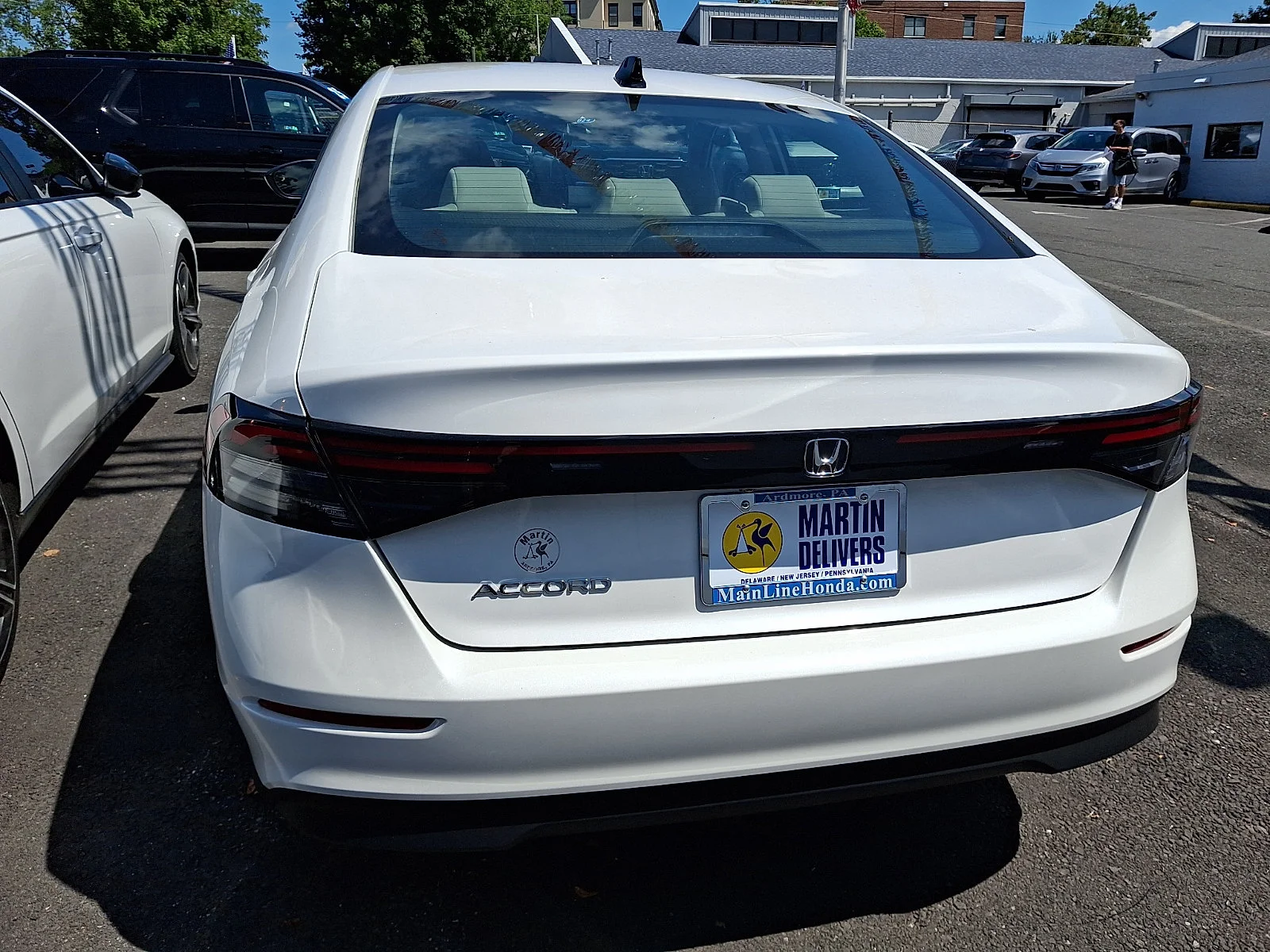 Used 2025 Platinum White Pearl Honda SE image 6
