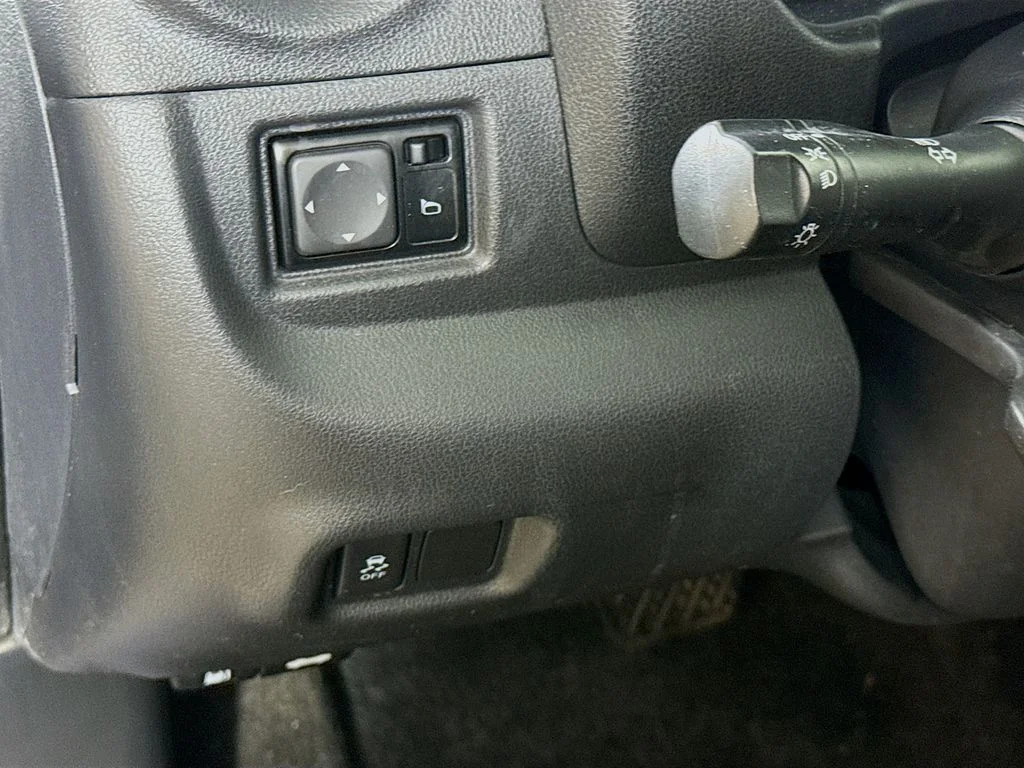 Used 2018 Blue Nissan 1.6 SV image 10