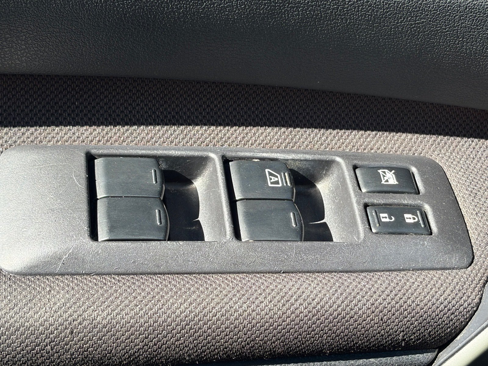 Used 2013 Red Nissan S image 16