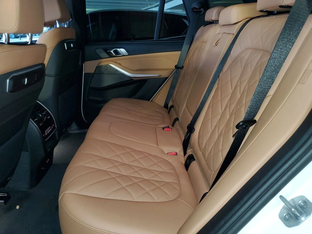 Used 2026 White BMW sDrive40i image 11