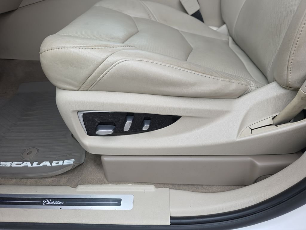 Used 2020 Crystal White Tricoat Cadillac Luxury image 12