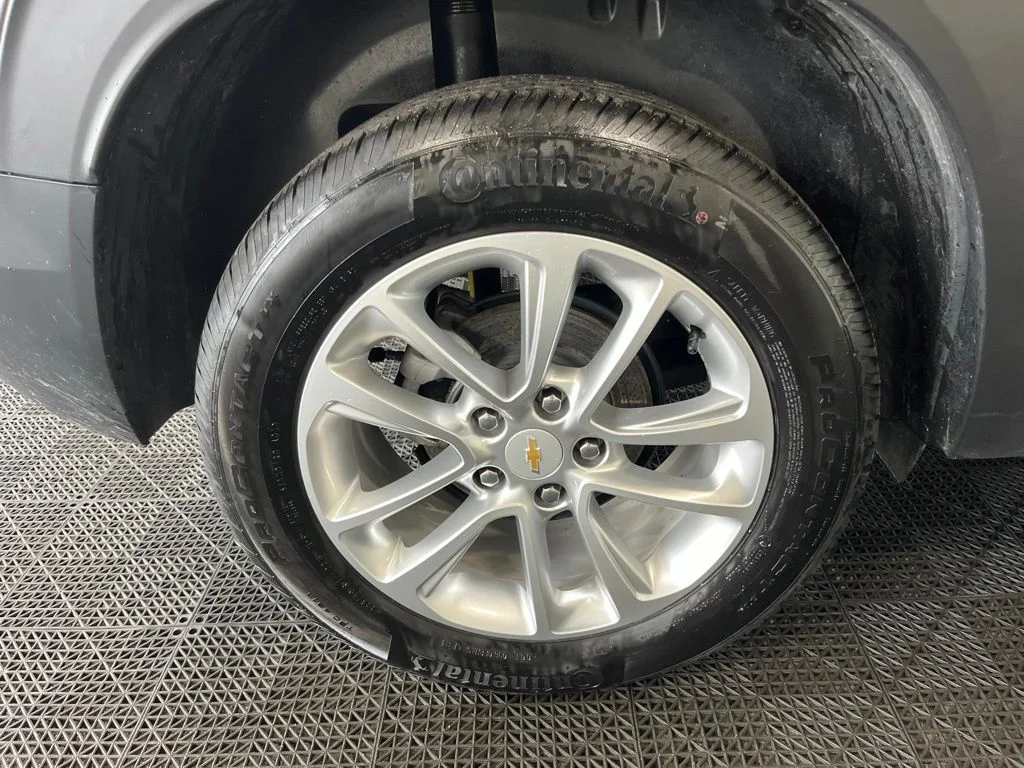 Used 2025 Gray Chevrolet LS image 22