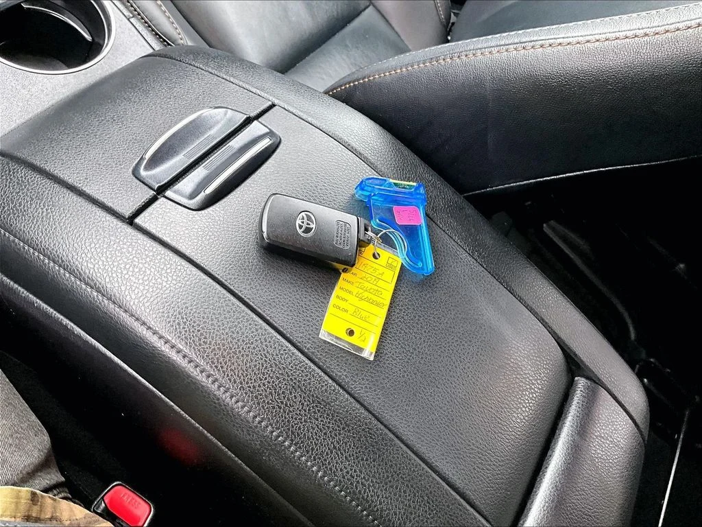 Used 2019 Gray Toyota XLE image 37