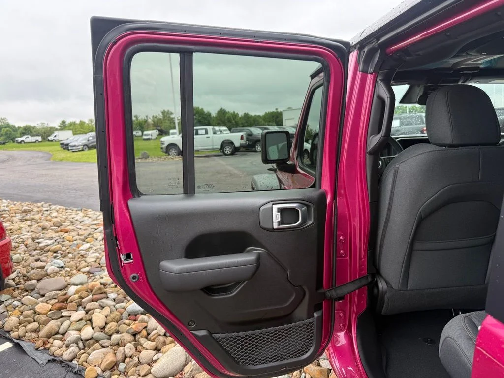 New 2026 Tuscadero Pearl-Coat Exterior Paint Jeep Sport S image 31