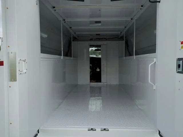 New 2025 Summit White GMC 1WT image 21
