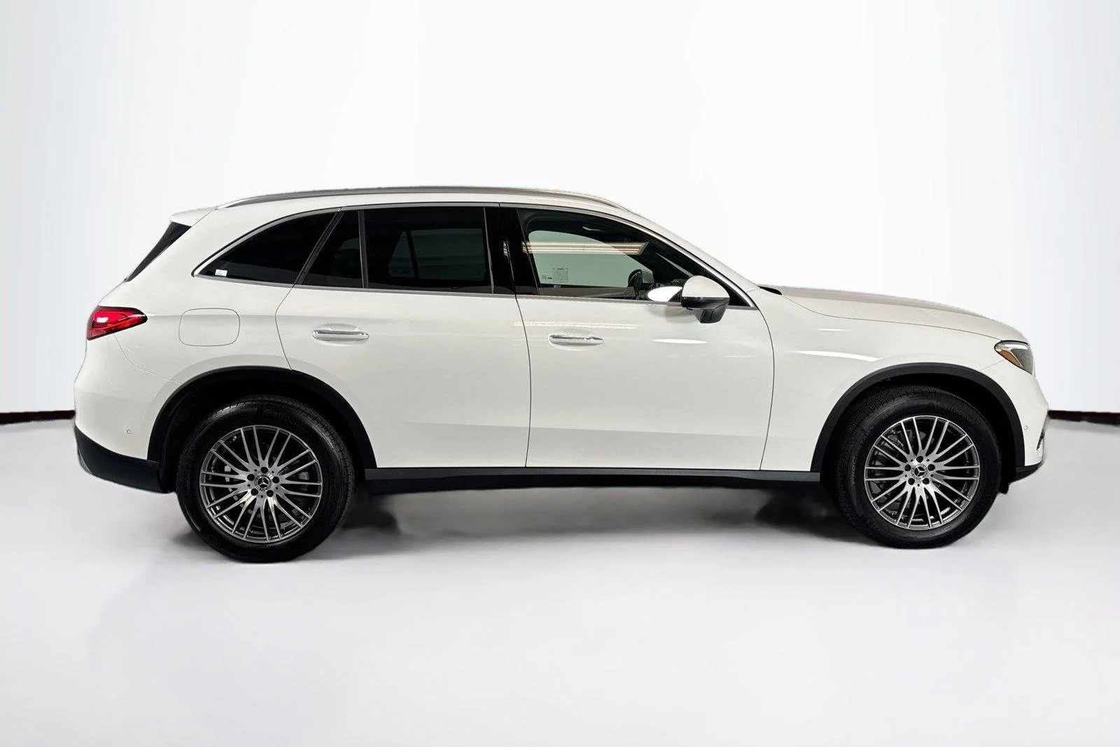 Used 2025 Polar White Mercedes-Benz GLC 300 image 4