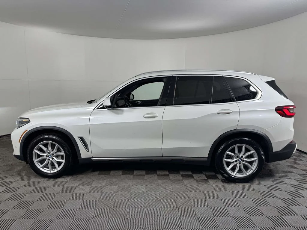 Used 2020 White BMW xDrive40i image 11