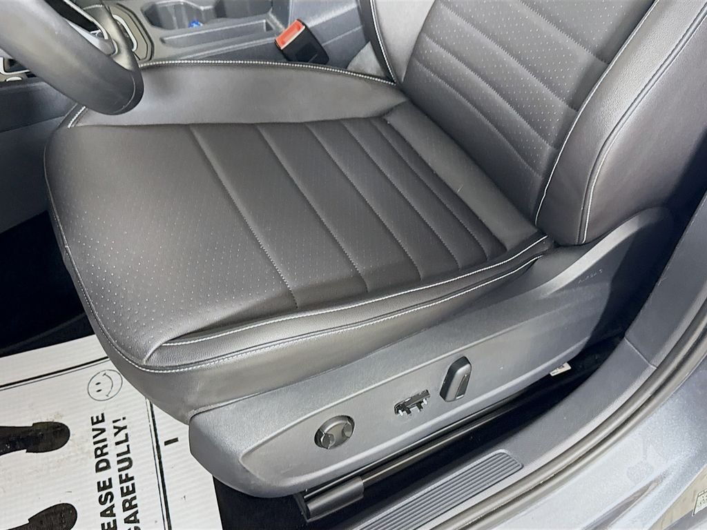 Used 2023 Platinum Gray Metallic Volkswagen SE image 6