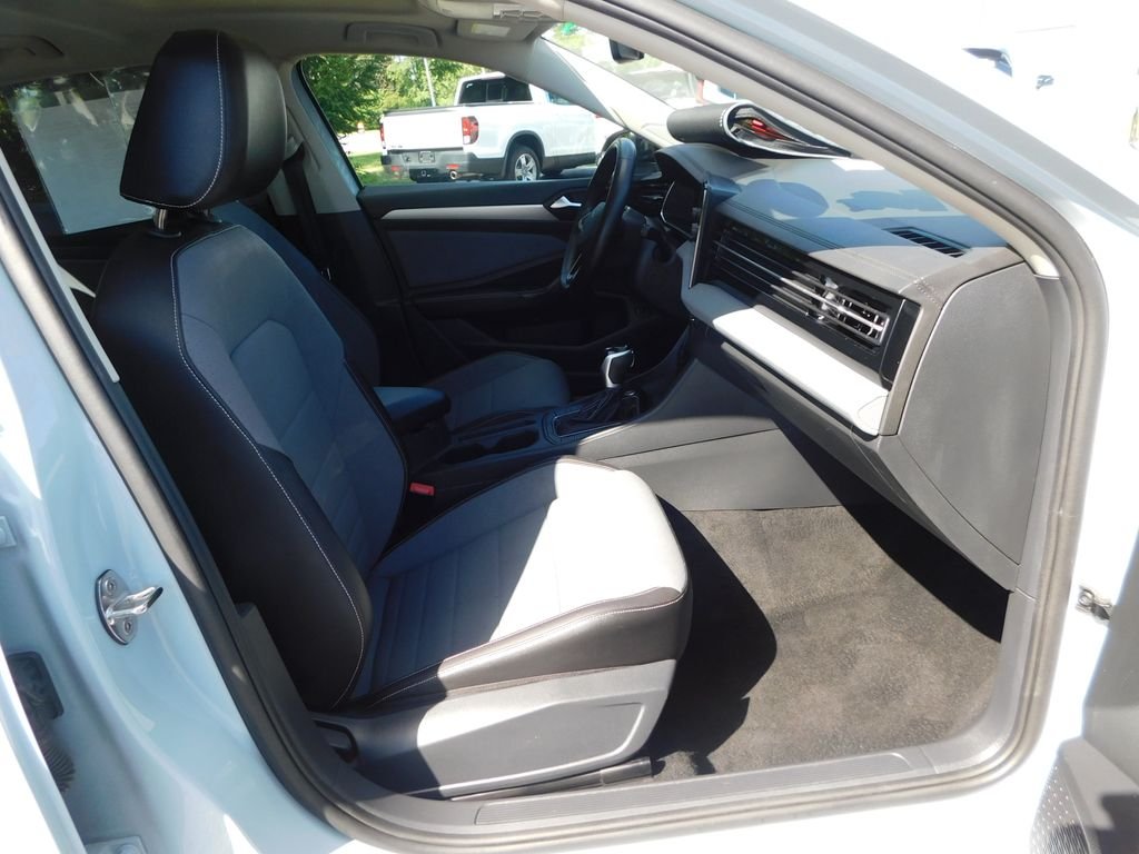 Used 2025 Monterey Blue Volkswagen 1.5T SE image 18