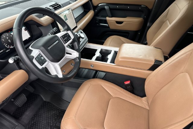 Used 2025 Black Land Rover S image 9