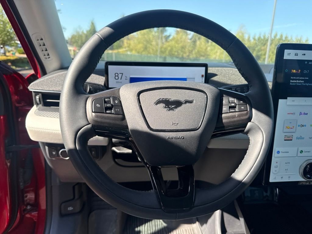 Used 2023 Rapid Red Metallic Tinted Clearcoat Ford Premium image 10