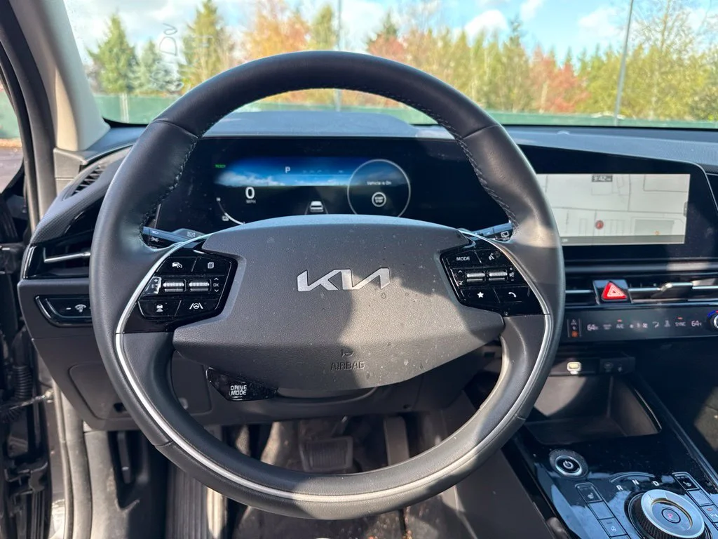 Used 2023 Graphite Gray Kia Wind image 10