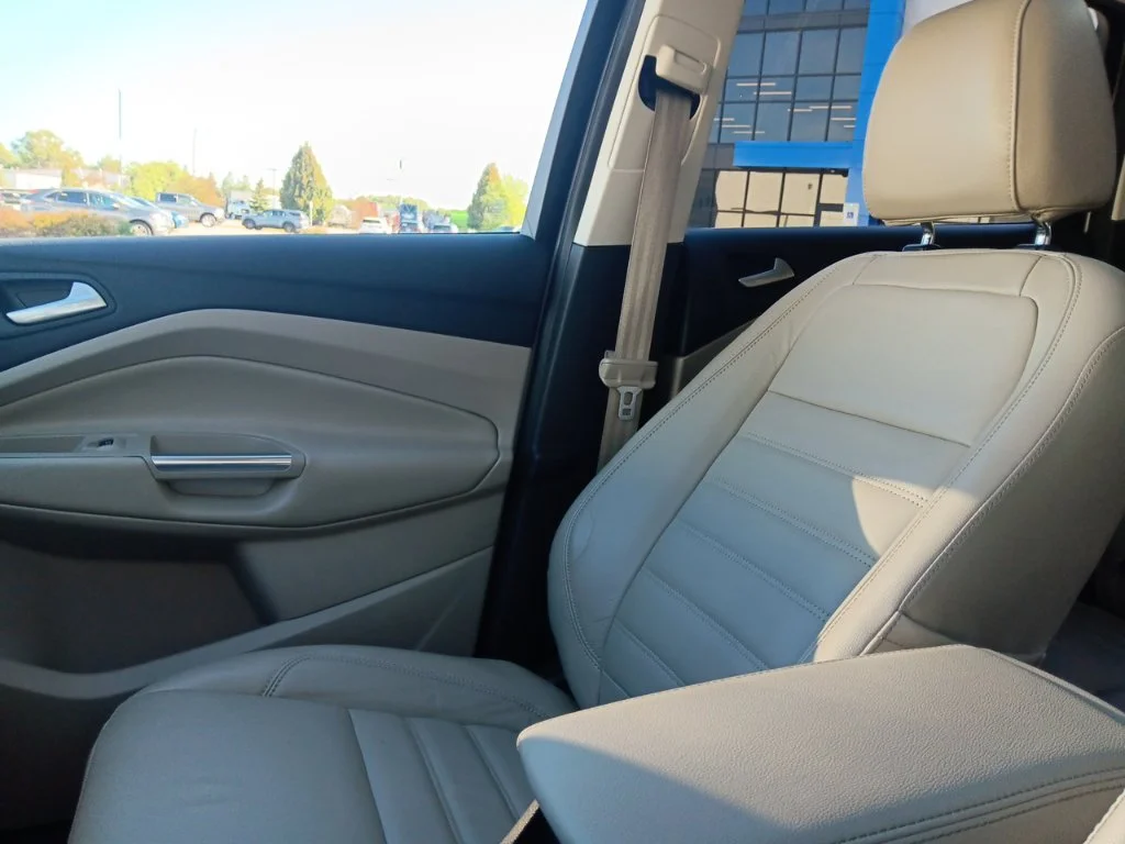 Used 2017 White Platinum Metallic Tri-Coat Ford Titanium image 23