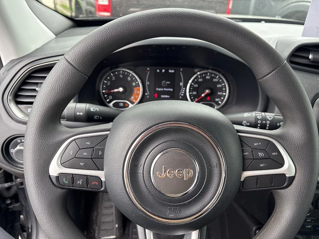 Used 2023 Black Clearcoat Jeep Latitude image 14