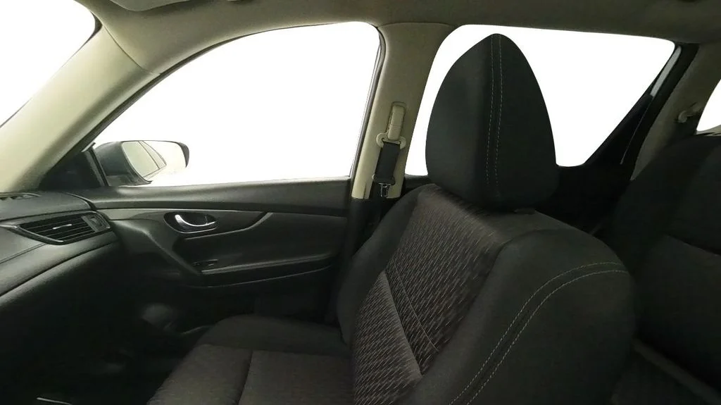 Used 2020 White Nissan SV image 35