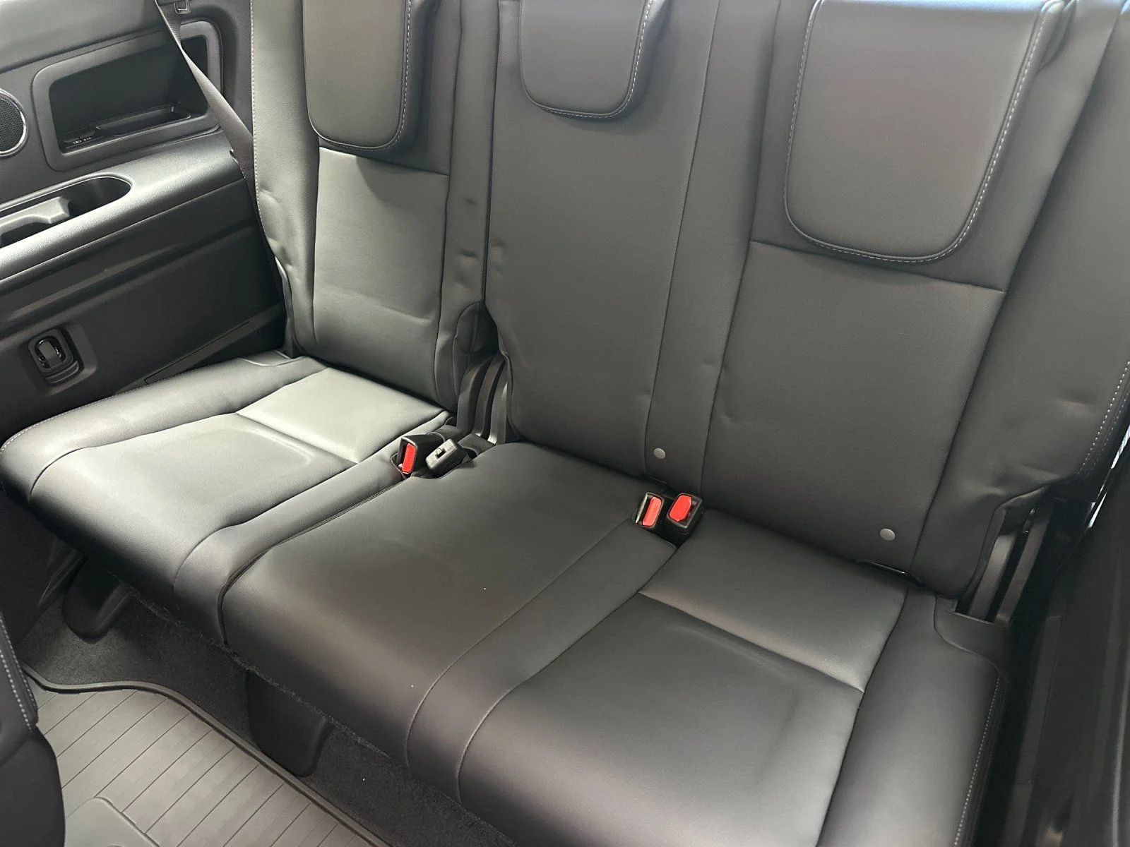 New 2026 CRYSTAL WHITE PEARL Subaru Limited 7-Passenger image 15