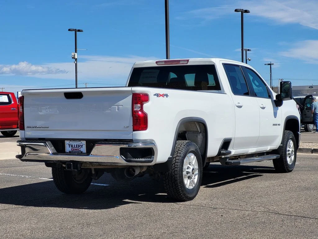 Used 2024 Summit White Chevrolet LT image 7