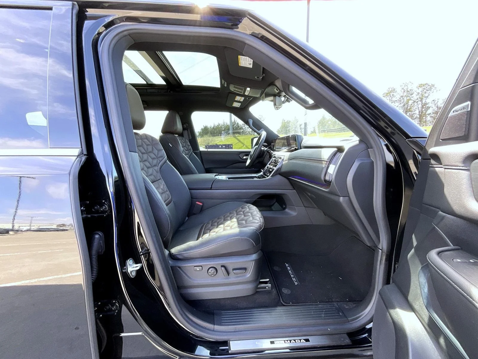 Used 2025 Black Nissan Platinum Reserve image 17