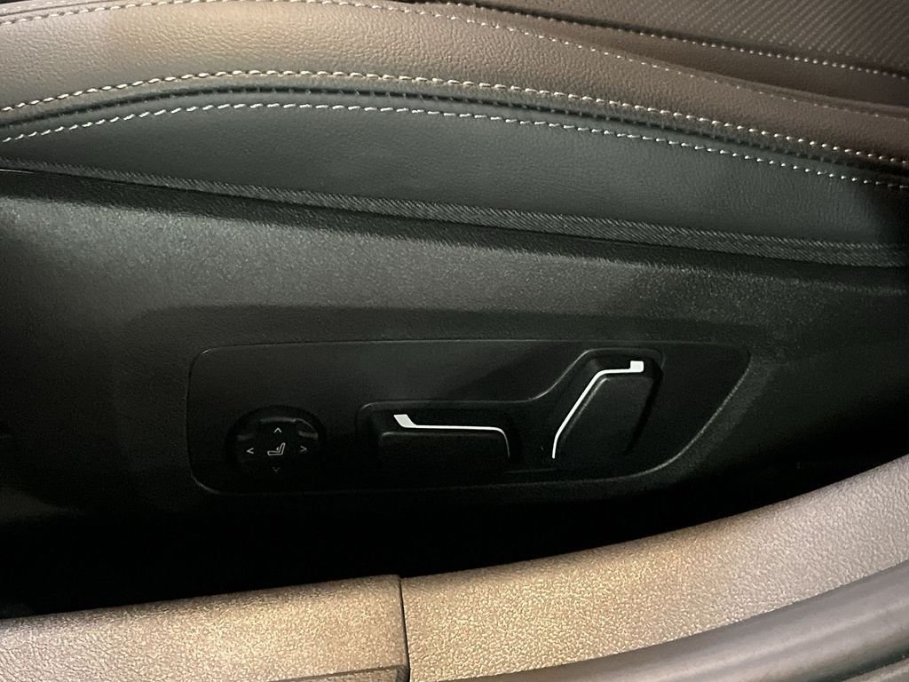 2025 BMW 3 Series 330i - Photo 12