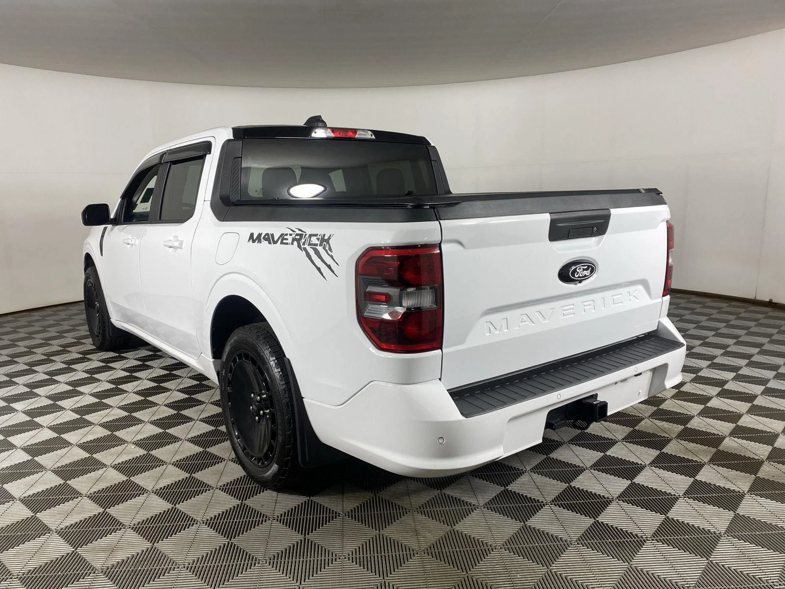 Used 2025 Oxford White Ford Lobo image 15
