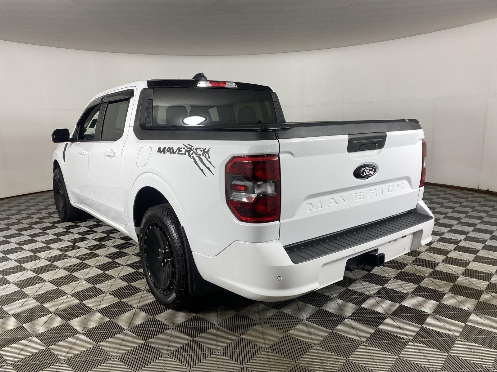 Used 2025 Oxford White Ford Lobo image 15